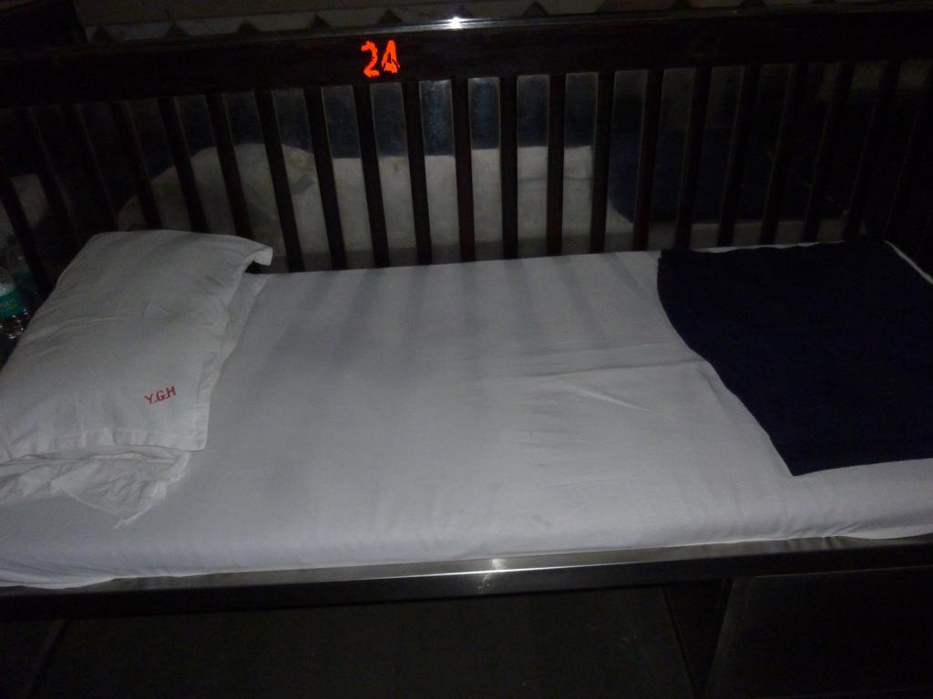 Yadgar Guest House Мумбай Екстериор снимка