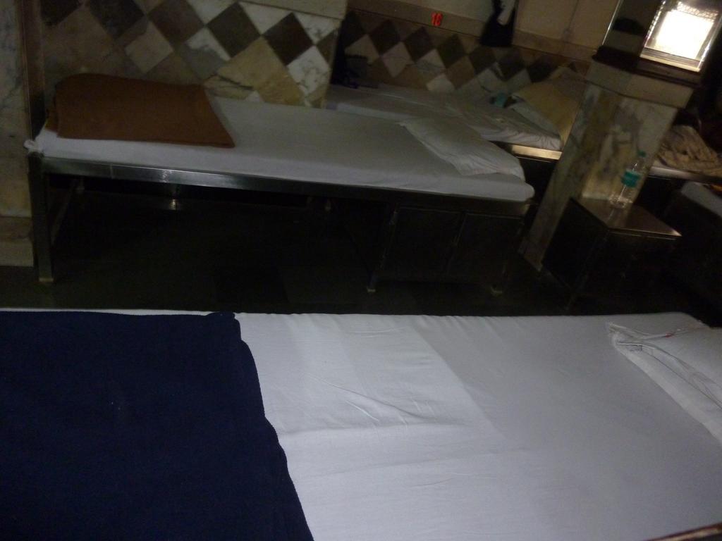 Yadgar Guest House Мумбай Екстериор снимка