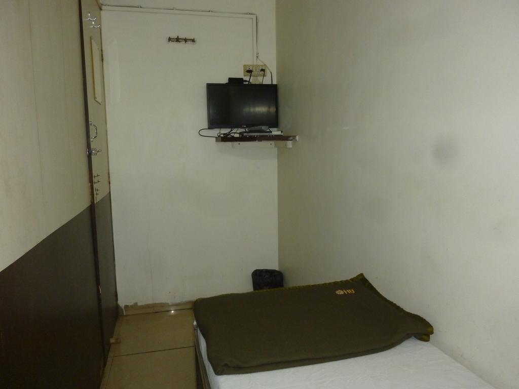 Yadgar Guest House Мумбай Екстериор снимка