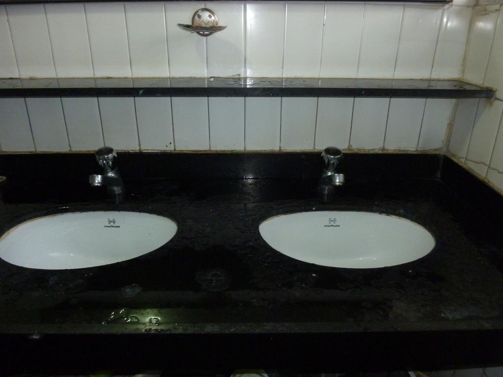 Yadgar Guest House Мумбай Екстериор снимка