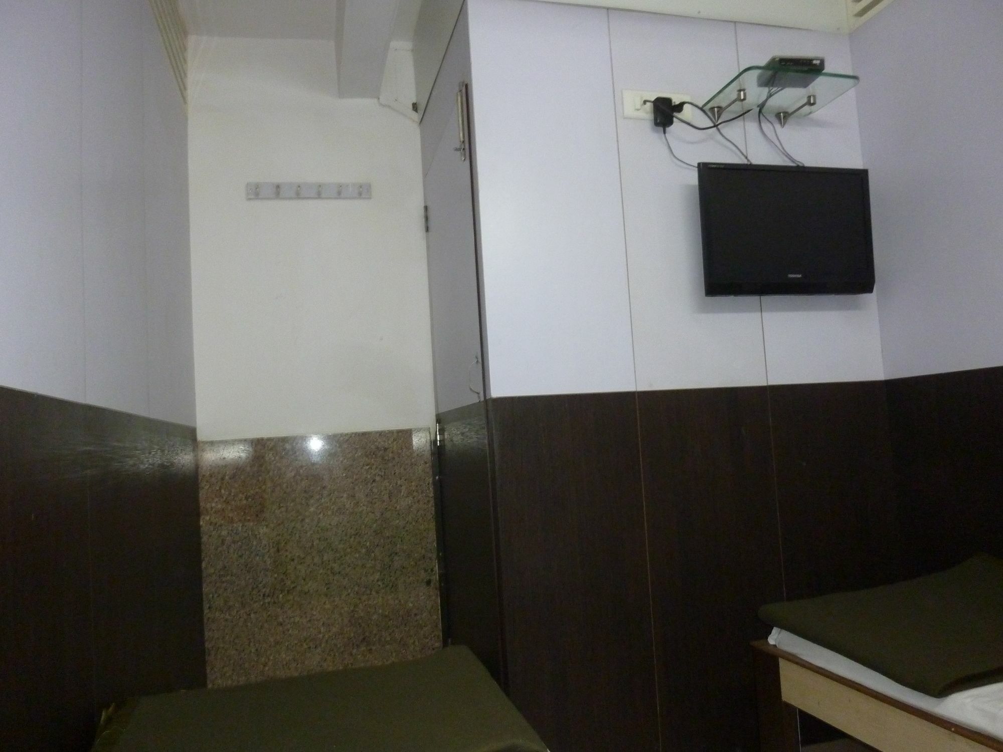 Yadgar Guest House Мумбай Екстериор снимка