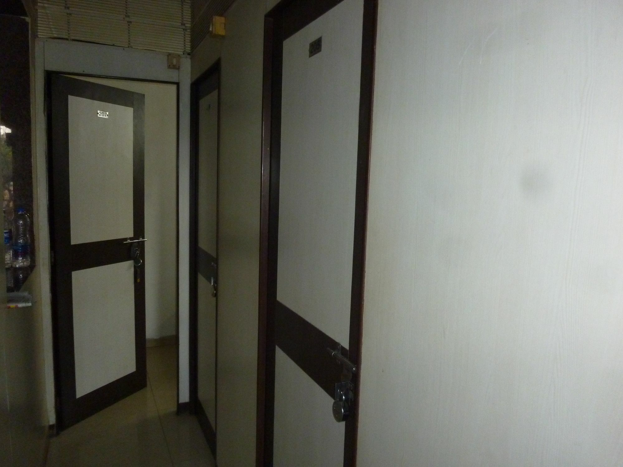 Yadgar Guest House Мумбай Екстериор снимка
